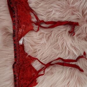 Brand New VICTORIA'S SECRET VERY SEXY SHINE STRAP CHERRY LACE GARTER BELT-M/L